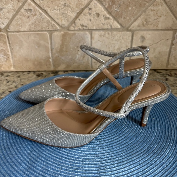NEW! Kelly & Katie Ronny Silver Sparkle Pump Kitten Heels Pointed Toe Slingback - Picture 4 of 14
